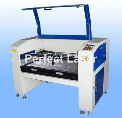 CCD Auto Recognition CO2 Laser Cutting Machine For Cloth / Shoe / Jeans / Carpet